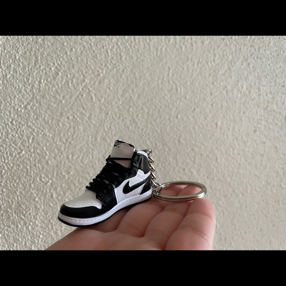 Keychains Sneakers - Picture 2 of 6